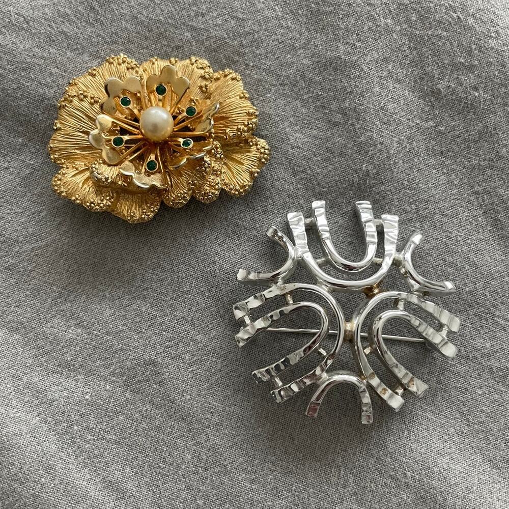 Lot of 2 Sarah Coventry Brooches